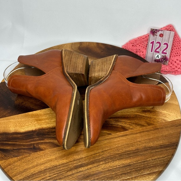 Beast Fashion Slip-On Side Cut Cognac Western Booties Size 6.5 - Picture 8 of 12